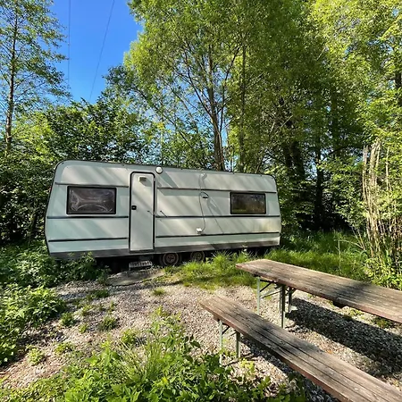 캠프장 Wolfsden Vlci Doupe - Karavan V Prirode